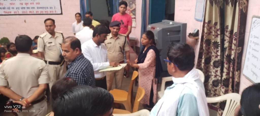 Breaking news: भोजन में छिपकली गिरने से 40 छात्राओं का तबीयत हुआ खराब , बेहतर इलाज के लिए भेजा गया प्राथमिक स्वास्थ्य केन्द्र 3 IMG 20230419 WA0027 Breaking news: भोजन में छिपकली गिरने से 40 छात्राओं का तबीयत हुआ खराब , बेहतर इलाज के लिए भेजा गया प्राथमिक स्वास्थ्य केन्द्र