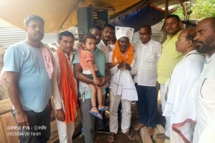 IMG 20230420 WA0053 माउंटेन मैन बाबा दशरथ मांझी को <br>भारत रत्न देने की मांग को लेकर गया से दिल्ली राष्ट्रपति भवन तक पैदल मार्च करने वाले ट्री मैन सत्येन्द्र गौतम मांझी का बेलागंज में किया गया भव्य स्वागत