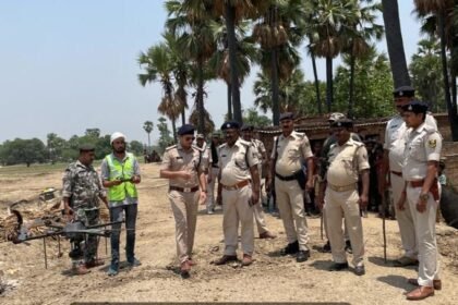 IMG 20230512 WA0021 शराब धंधेबाजों की खोज में क्षेत्र में पहली बार उड़ा ड्रोन