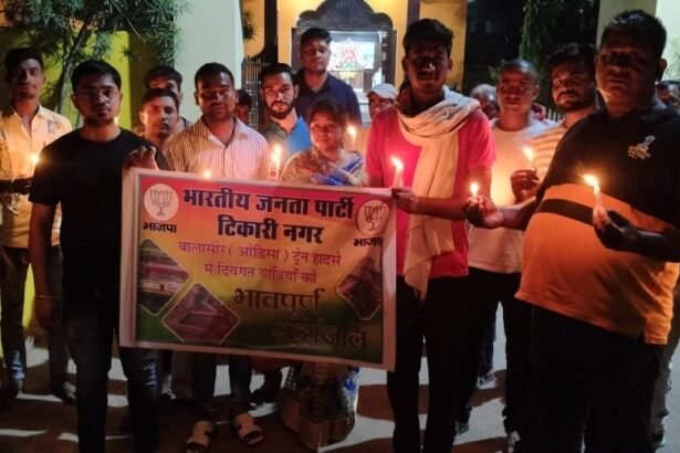 IMG 20230605 WA0024 रेल हादसे में मारे गए यात्रियों को कैंडल मार्च निकालकर दी गई श्रद्धांजलि