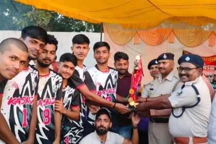 IMG 20230605 WA0027 पुलिस पब्लिक मैत्री बॉलीबॉल टूर्नामेंट का टिकारी नगर परिषद बना विजेता