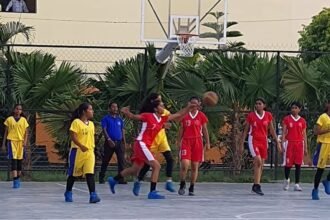 image editor output image1414199183 1685982700259 ज्ञान भारती स्कूल मे बास्केटबॉल के शानदार कोर्ट पर टीम के लिए पसीने बहा रहे हैं खिलाड़ी