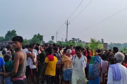 IMG 20230711 WA0007 फतेहपुर थाना क्षेत्र के बदउआं के समीप हाइवा ने बाइक में मारी टक्कर, बाइक सवार युवक की मौके पर हुई मौत , दो अन्य गंभीर रूप से घायल