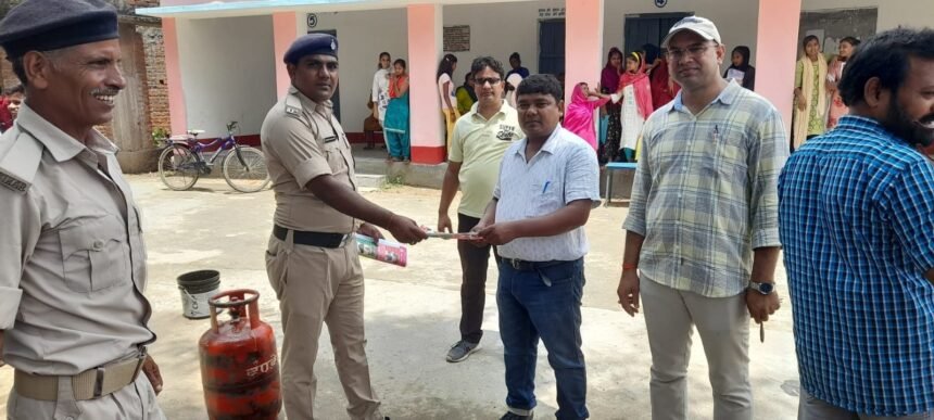 IMG 20230719 WA0048 मार्क ड्रील के माध्यम से छात्र छात्राओं को आग से बचाव पर विशेष परिचर्चा का हुआ आयोजन