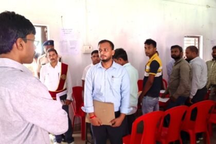 20230803 170126 जाति आधारित जनगणना कार्य को लेकर डीएम पहुंचे फतेहपुर व टनकुप्पा, दिए कई निर्देश