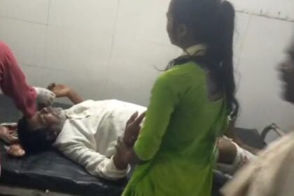 20230808 215957 ऑटो के धक्के से एक बुजुर्ग व्यक्ति गंभीर रूप से घायल
