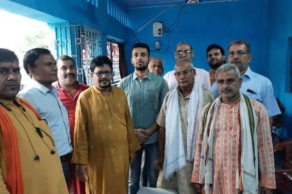 20230809 194409 ब्राह्मण जागृति मंच अनुमंडल शाखा टिकारी के सदस्यों ने यूपीएससी में सफल निखिल को किया सम्मानित