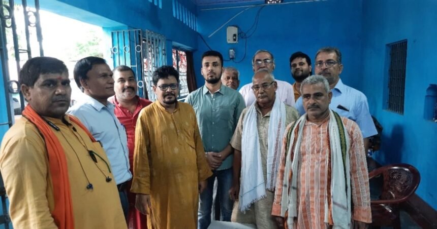 20230809 194409 ब्राह्मण जागृति मंच अनुमंडल शाखा टिकारी के सदस्यों ने यूपीएससी में सफल निखिल को किया सम्मानित