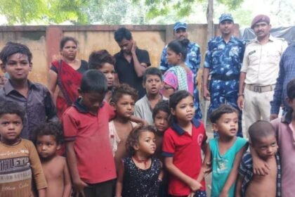 20230814 212459 रेलवे स्टेशन व स्लम एरिया में रहने वाले स्कूली शिक्षा से वंचित बच्चों को शिक्षा का अधिकार दिलाया जाएगा