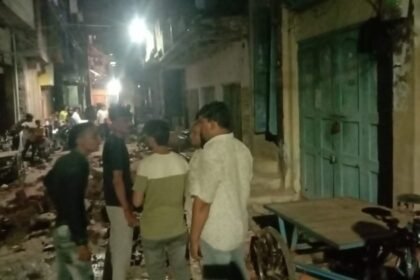 20230820 194330 ब्रेकिंग: गया शहर में एक मकान का छज्जा टूटकर गिरा, एक युवती की हालत गंभीर