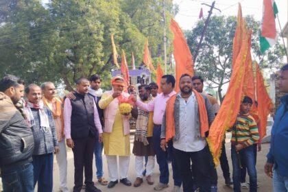 img 20240111 wa00782241010685446361547 फतेहपुर में निकला अक्षत कलश यात्रा , घर घर जाकर राम भक्तो ने निमंत्रण पत्र और अक्षत का किया वितरण