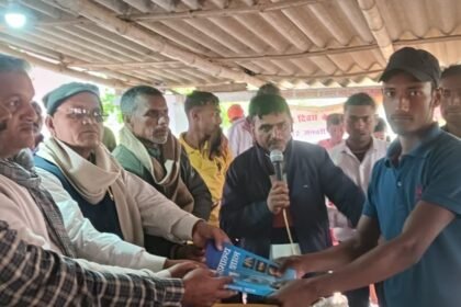 img 20240112 wa00173156415307620771493 राष्ट्रीय युवा दिवस के अवसर पर गुरुकुल में बच्चो के बीच दौड़ प्रतियोगिता का किया गया आयोजन