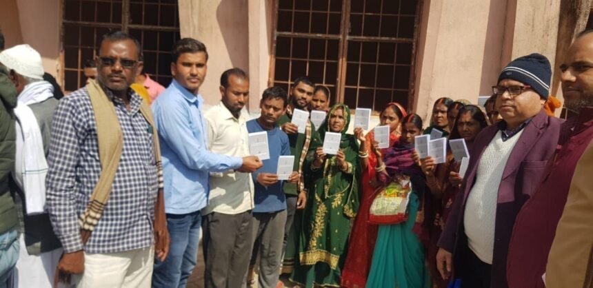 img 20240207 wa00377618925947875225581 डुमरिया में राशन कार्ड वितरण कार्यक्रम का किया गया आयोजन