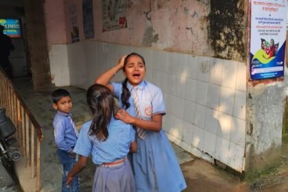 img 20240222 wa00042129330608423053699 फतेहपुर: स्कूल वैन पलटने से पांच बच्चे घायल