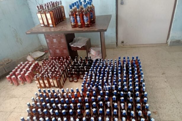 img 20240223 wa00286650585573734304209 फतेहपुर थाने की पुलिस ने दो शराब तस्कर को भारी मात्रा में अंग्रेजी शराब के साथ किया गिरफ्तार