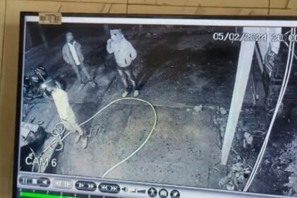 screenshot 2024 0208 2229293057120093036070184 फतेहपुर में बाइक चोर गिरोह सक्रिय, चिकन खरीदने के बहाने दुकानदार का उड़ाया बाइक, घटना सीसीटीवी में कैद
