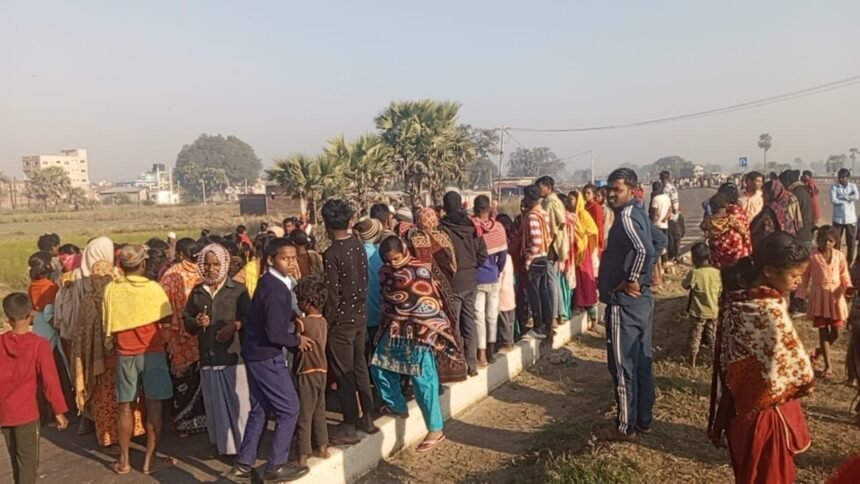 img 20240301 wa00252242750728068530744 गया में अनियंत्रित बोलेरो ने मां बेटे की ली जान, आक्रोशित ग्रामीणों ने किया सड़क जाम