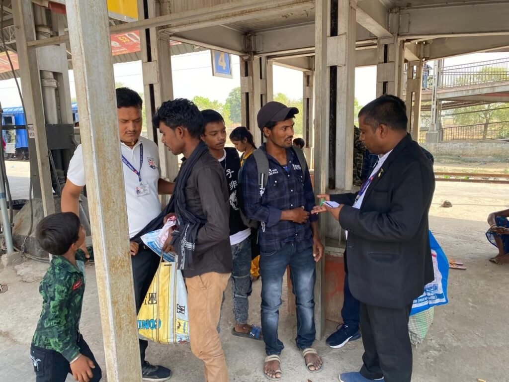 रेलवे ने बिना टिकट यात्रियों पर शिकंजा कसा, एक दिन में 14,580 बेटिकट यात्रियों से 96 लाख रुपये का जुर्माना वसूला 2 img 20240608 wa0034298342327980167006 रेलवे ने बिना टिकट यात्रियों पर शिकंजा कसा, एक दिन में 14,580 बेटिकट यात्रियों से 96 लाख रुपये का जुर्माना वसूला
