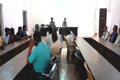 20240719 2127557050551258086882525 आयुष्मान कार्ड बनाने के लिए अतरी प्रखंड आपूर्ति पदाधिकारी ने डीलरों के साथ किया बैठक