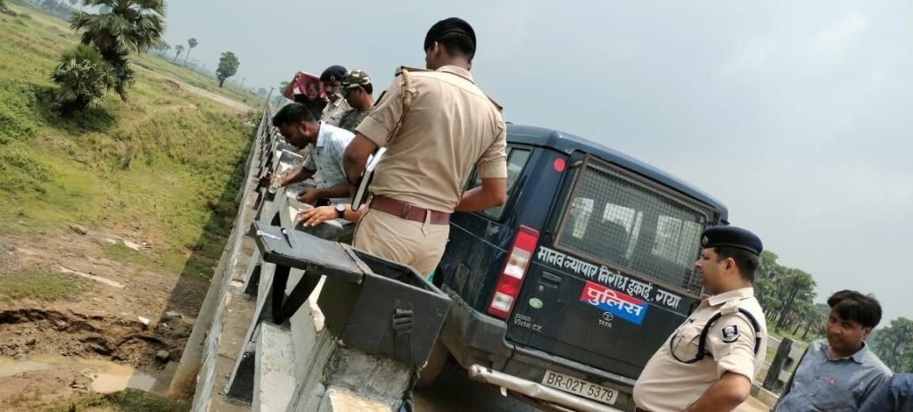 पंचानपुर के जमुने नदी से अज्ञात व्यक्ति का शव बरामद, जांच में जुटी पुलिस 4 img 20240731 wa00506718990937924754696 पंचानपुर के जमुने नदी से अज्ञात व्यक्ति का शव बरामद, जांच में जुटी पुलिस