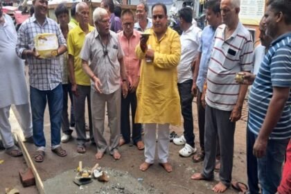 20240829 1756215121004713422848130 जनता से किया गया वादा पार्षद ने किया पूरा, गंगा महल से तूतबाड़ी तक सड़क का निर्माण कार्य हुआ शुरू