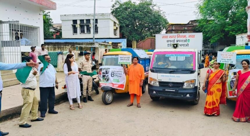 img 20240812 wa00624112573269866730970 सफाई अपनाओ, बीमारी भगाओ अभियान: नगर आयुक्त ने वाहनों को हरी झंडी दिखाकर किया रवाना
