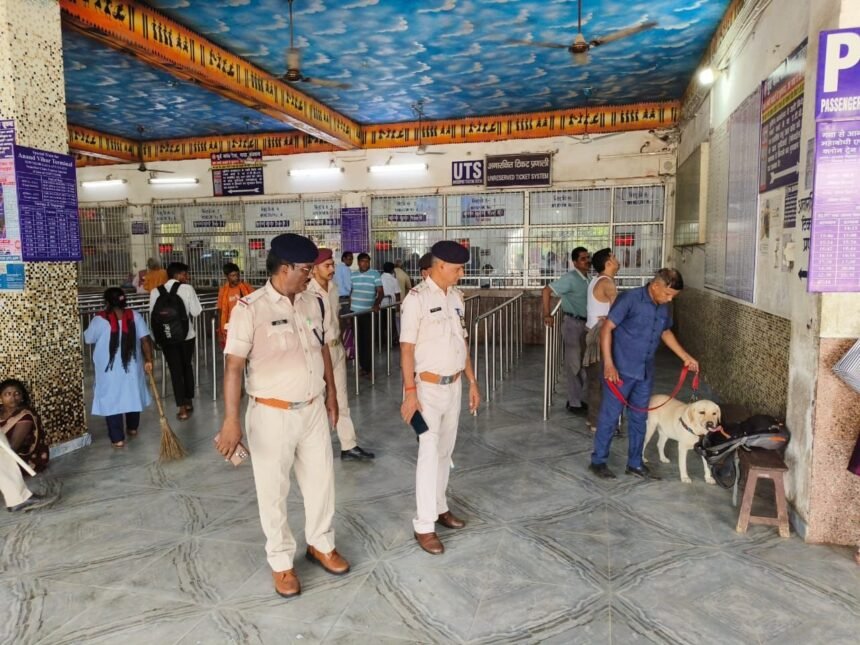 img 20240814 wa00411966655347857641240 स्वतंत्रता दिवस के पूर्व संध्या पर आरपीएफ-जीआरपी ने चलाया संयुक्त रूप से अभियान