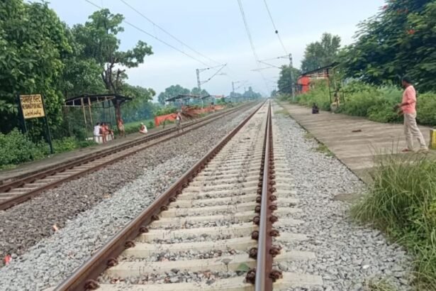 20241010 1725524815265952196089925 गया में ट्रेन को पलटने की साजिश नाकाम, पायलट की सतर्कता से बच गया बड़ा हादसा