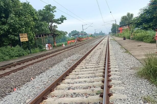 img 20241010 wa00093381234268618160137 पटना-गया रेलखंड पर इस्लामपुर-हटिया एक्सप्रेस को पलटने की साजिश नाकाम, लोको पायलट की सूझबूझ से टली बड़ी दुर्घटना