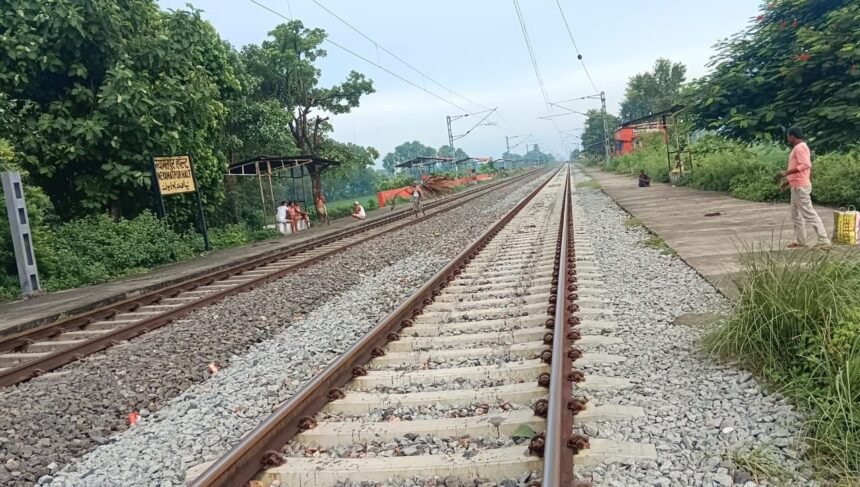 img 20241010 wa00093381234268618160137 पटना-गया रेलखंड पर इस्लामपुर-हटिया एक्सप्रेस को पलटने की साजिश नाकाम, लोको पायलट की सूझबूझ से टली बड़ी दुर्घटना