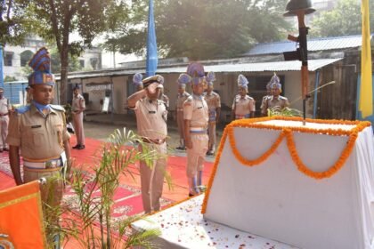 img 20241021 wa0053762025490090388090 कमांडेंट जियाऊ सिंह ने गया में पुलिस स्मृति दिवस पर शहीद जवानों को दी श्रद्धांजलि