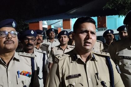 img 20241102 wa00641574749730702709507 बिहार उपचुनाव: शांतिपूर्ण चुनाव सुनिश्चित करने के लिए SSP आशीष भारती ने की समीक्षा बैठक, चेक पोस्ट और फ्लैग मार्च के दिए सख्त निर्देश