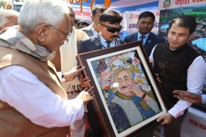 20250213 2027246602018300346147092 बेकार की वस्तु समझ जिसे कचरे में डाल देते हैं, उससे मुख्यमंत्री का चेहरा भी बन सकता है, देखें तस्वीर