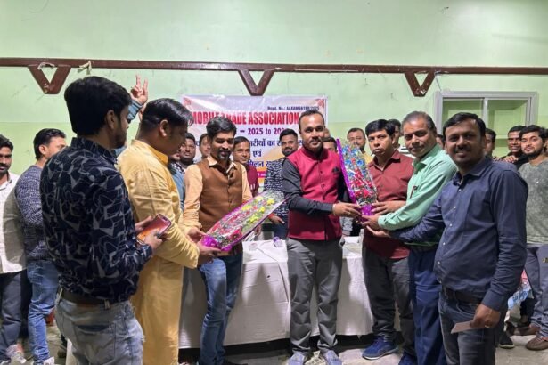 img 20250221 wa00054294091708722165490 मोबाइल ट्रेड एसोसिएशन गया का चुनाव सर्वसम्मति से संपन्न, संजीव बरनवाल बने अध्यक्ष