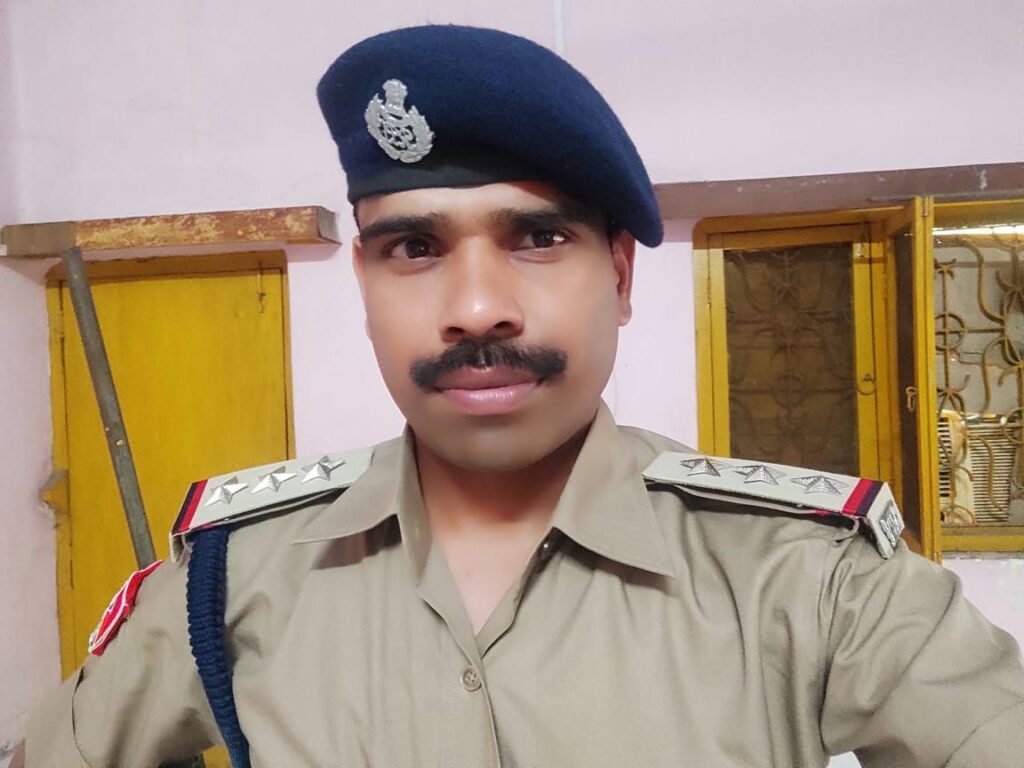 माता-पिता और मामा के #टॉर्चर से तंग आकर घर से भागा यूपी का 11वीं का छात्र, RPF ने गया स्टेशन पर ट्रेन से उतारा , जानें फिर क्या हुआ 2 img 20250320 wa00256725035250462627840 माता-पिता और मामा के #टॉर्चर से तंग आकर घर से भागा यूपी का 11वीं का छात्र, RPF ने गया स्टेशन पर ट्रेन से उतारा , जानें फिर क्या हुआ