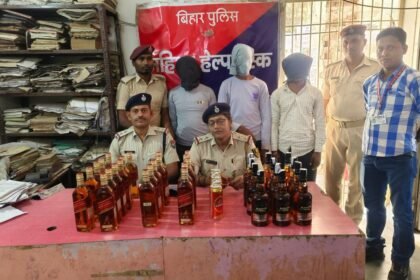 img 20250331 wa00281303594890147001331 गया जंक्शन पर 'ऑपरेशन सतर्क' के तहत तीन शराब तस्कर गिरफ्तार, 40,000 रुपये की शराब बरामद