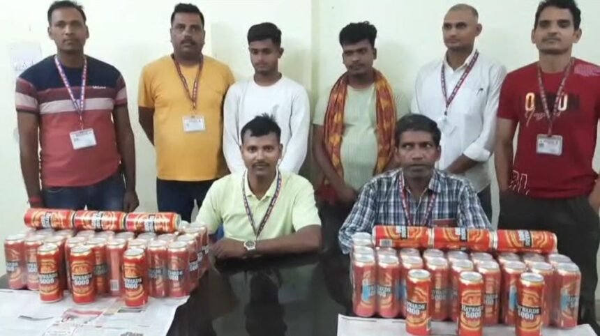 image editor output image 1014398355 17450651921197261107170581962513 छोटकी नवादा का रहनेवाला दो युवक 84 केन बियर के साथ गया जंक्शन पर गिरफ्तार, ट्रेन से लेकर उतरा था शराब