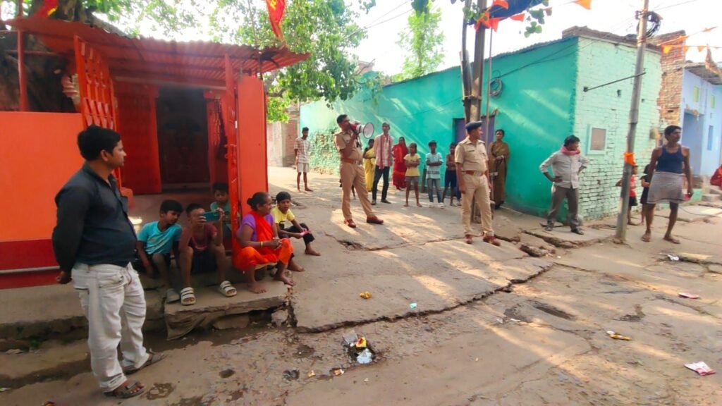 रेलवे सुरक्षा बल के पोस्ट कमांडर ने अपराध नियंत्रण के लिए मोबाइल नंबर किया सार्वजनिक, किया एरिया डोमिनेशन 2 image editor output image 1711883118 17457636803475087012813860807054 रेलवे सुरक्षा बल के पोस्ट कमांडर ने अपराध नियंत्रण के लिए मोबाइल नंबर किया सार्वजनिक, किया एरिया डोमिनेशन