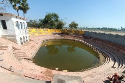 img 20250402 wa00293646950363135917907 टिकारी में छठ महापर्व की रौनक, सभी प्रमुख घाटों पर चाक-चौबंद व्यवस्था