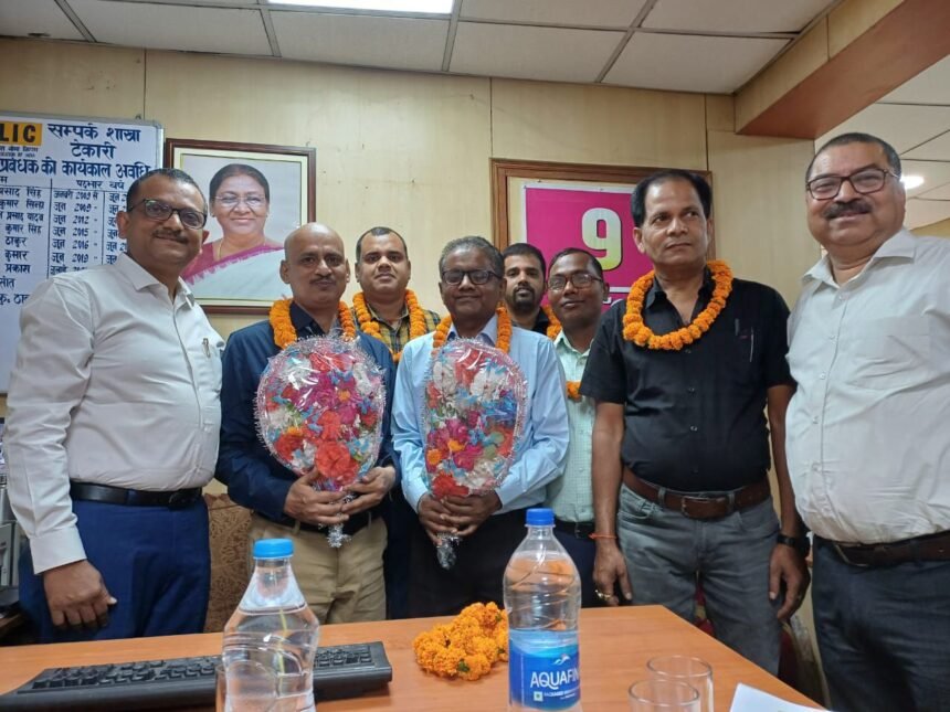 img 20250402 wa00323515398642408663771 कम संसाधन में लक्ष्य पाना टिकारी शाखा की बड़ी उपलब्धि सफल अभिकर्ता हुए सम्मानित