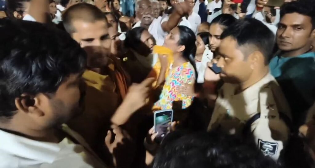 बोधगया में नारे पर विवाद, काफी देर तक हंगामा, जांच के दिए गए आदेश 1 image editor output image 1273180439 17471607222631416086200623705361 बोधगया में नारे पर विवाद, काफी देर तक हंगामा, जांच के दिए गए आदेश