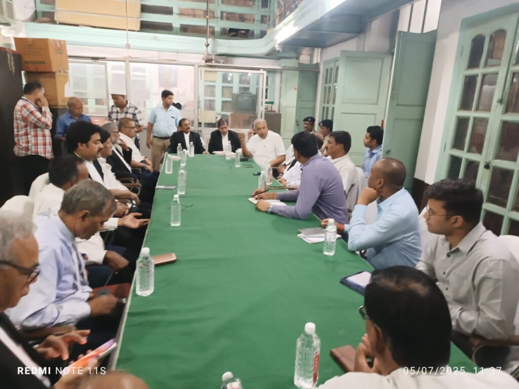 गया के अधिवक्ताओं की सुरक्षा और सुदृढ़ होगी, CISF की केंद्रीय कमिटी के डिप्टी कमांडेंट ने बार एसोसिएशन के साथ की समीक्षा बैठक 2 image editor output image 1654647275 17466190208254460443189210835281 गया के अधिवक्ताओं की सुरक्षा और सुदृढ़ होगी, CISF की केंद्रीय कमिटी के डिप्टी कमांडेंट ने बार एसोसिएशन के साथ की समीक्षा बैठक
