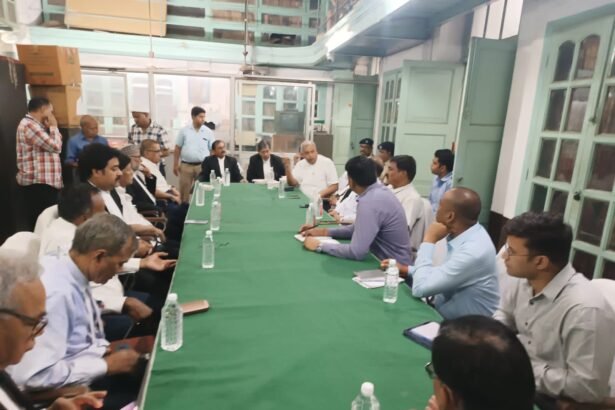 image editor output image 1654647275 17466190208254460443189210835281 गया के अधिवक्ताओं की सुरक्षा और सुदृढ़ होगी, CISF की केंद्रीय कमिटी के डिप्टी कमांडेंट ने बार एसोसिएशन के साथ की समीक्षा बैठक