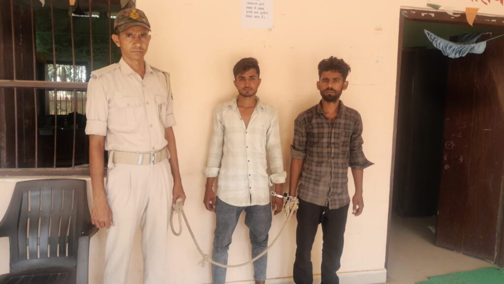 गया जिले में शराब माफियाओं का नेटवर्क सक्रिय, कार व टेम्पो से लाई गई विदेशी शराब की बड़ी खेप पकड़ी गई, चार तस्कर गिरफ्तार 2 image editor output image 173033990 17469690432103668345174263442666 गया जिले में शराब माफियाओं का नेटवर्क सक्रिय, कार व टेम्पो से लाई गई विदेशी शराब की बड़ी खेप पकड़ी गई, चार तस्कर गिरफ्तार