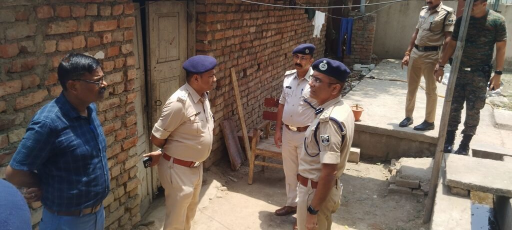 एसएसपी कार्यालय के पीछे निर्माणाधीन वायरलेस भवन के कमरे से शराब बरामद मामले की जांच के लिए खुद पहुंचे एसएसपी, एसआईटी गठित 3 image editor output image 407331653 17478311381154693902496074143839 एसएसपी कार्यालय के पीछे निर्माणाधीन वायरलेस भवन के कमरे से शराब बरामद मामले की जांच के लिए खुद पहुंचे एसएसपी, एसआईटी गठित