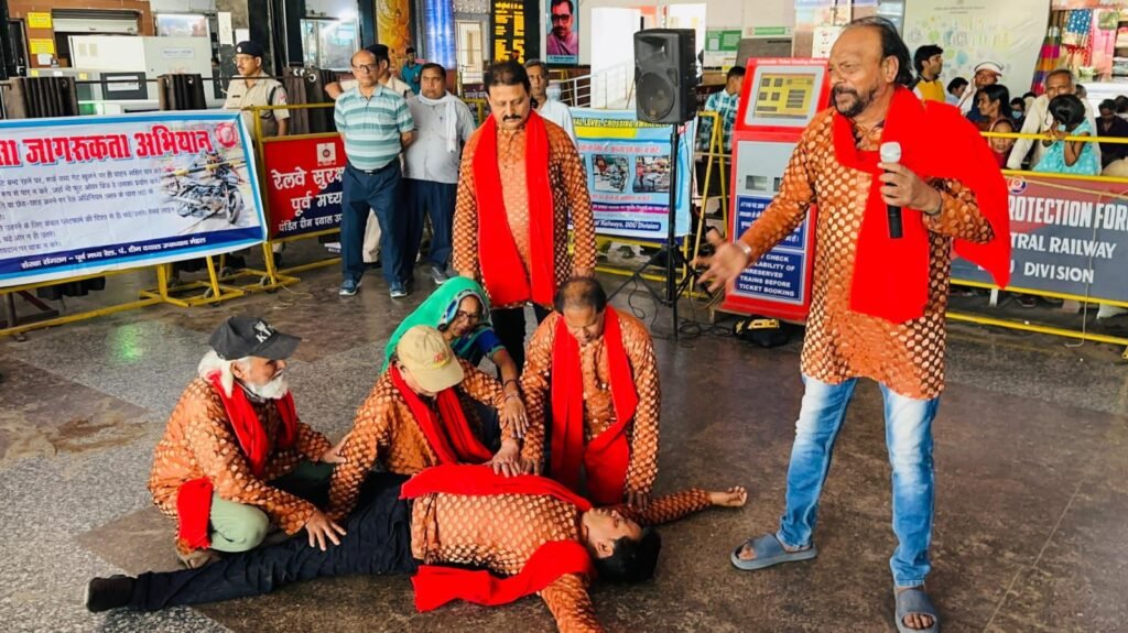 90 दिनों में ट्रेन से टकराकर 335 लोगों की गई जान, रेलवे ट्रैक पर न चलें, यह खतरनाक भी है और अपराध भी 2 image editor output image 909868907 17465430542817696053087168164898 90 दिनों में ट्रेन से टकराकर 335 लोगों की गई जान, रेलवे ट्रैक पर न चलें, यह खतरनाक भी है और अपराध भी