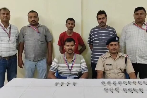 image editor output image1767473371 17461809813836925988722936213628 गया शहर के बारी रोड स्थित एक कबाड़ी दुकानदार को आरपीएफ की टीम ने एक आरोपी के निशानदेही पर किया गिरफ्तार, जानें क्यों