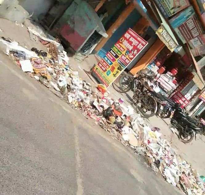 शहर में फिर दिखा कचरे का अंबार, सुध नहीं ले रही निगम सरकार,खबर का असर,एजेंसी से मांगा गया स्पष्टीकरण 4 image editor output image2011905299 17467948020622540049761432732381 शहर में फिर दिखा कचरे का अंबार, सुध नहीं ले रही निगम सरकार,खबर का असर,एजेंसी से मांगा गया स्पष्टीकरण