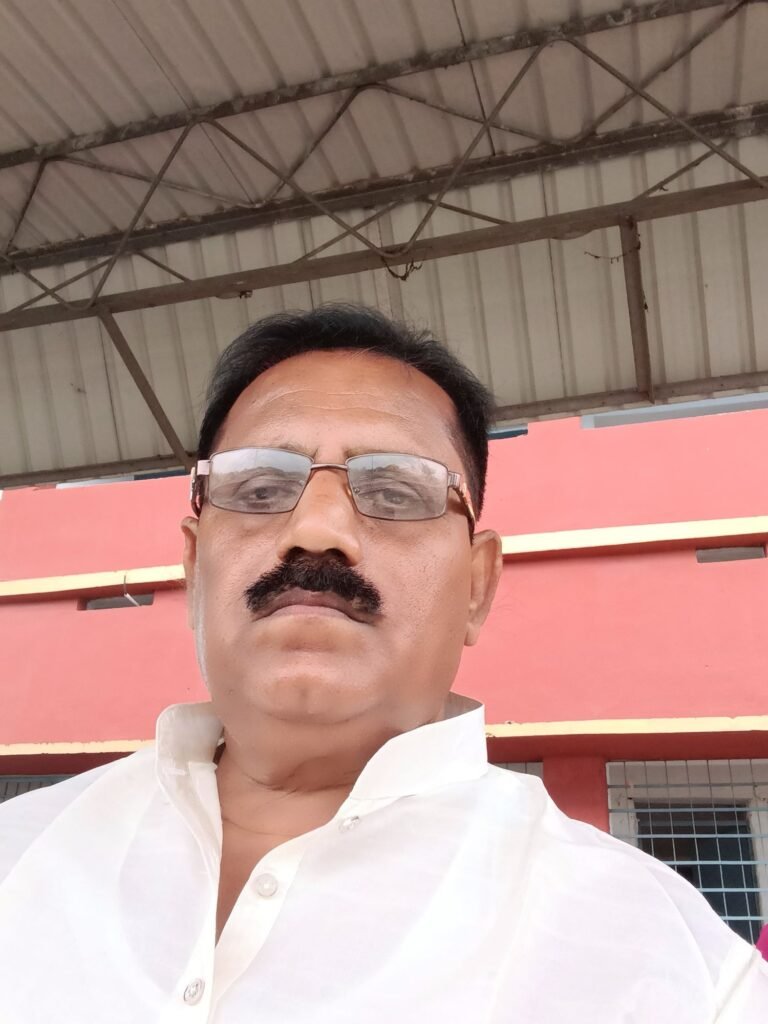लोको कॉलोनी में 14 साल रहे अरविंद कुमार झारखंड सरकार के अवर सचिव पद से हुए सेवानिवृत्त, नौकरी मिलने की अजीब रही है इनकी कहानी 3 image editor output image318926032 17460751590478634697260222883396 लोको कॉलोनी में 14 साल रहे अरविंद कुमार झारखंड सरकार के अवर सचिव पद से हुए सेवानिवृत्त, नौकरी मिलने की अजीब रही है इनकी कहानी