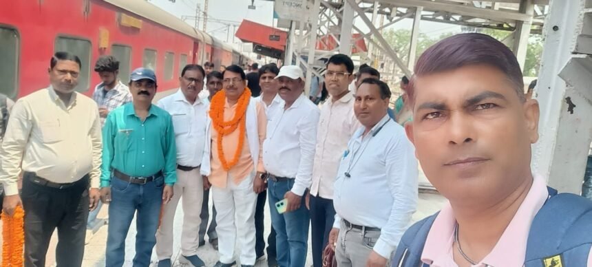 image editor output image34893076 17464616865084538722818864151623 रेलमंत्री के दिल्ली में आयोजित कार्यक्रम में शामिल होने का किया आह्वान, एससी/एसटी के जोनल अधिकारियों ने किया दौरा